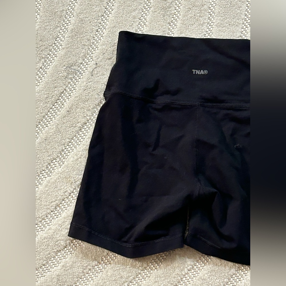 TNA Artizia High Rise Biker Shorts 5” in Black - S - Picture 6 of 13